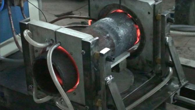 o equipamento de aquecimento da indução, encolhe o encaixe