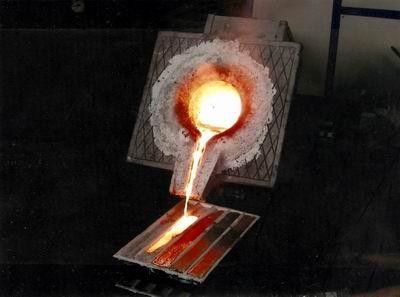 Máquina de fundição por indução de segurança a altas temperaturas com protecção contra falhas no solo